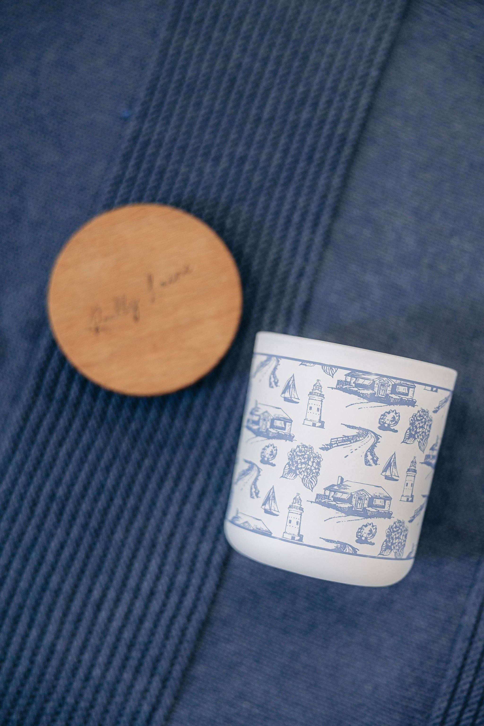 Reilly Lane Print Candle: All Roads Lead Home 14 OZ.